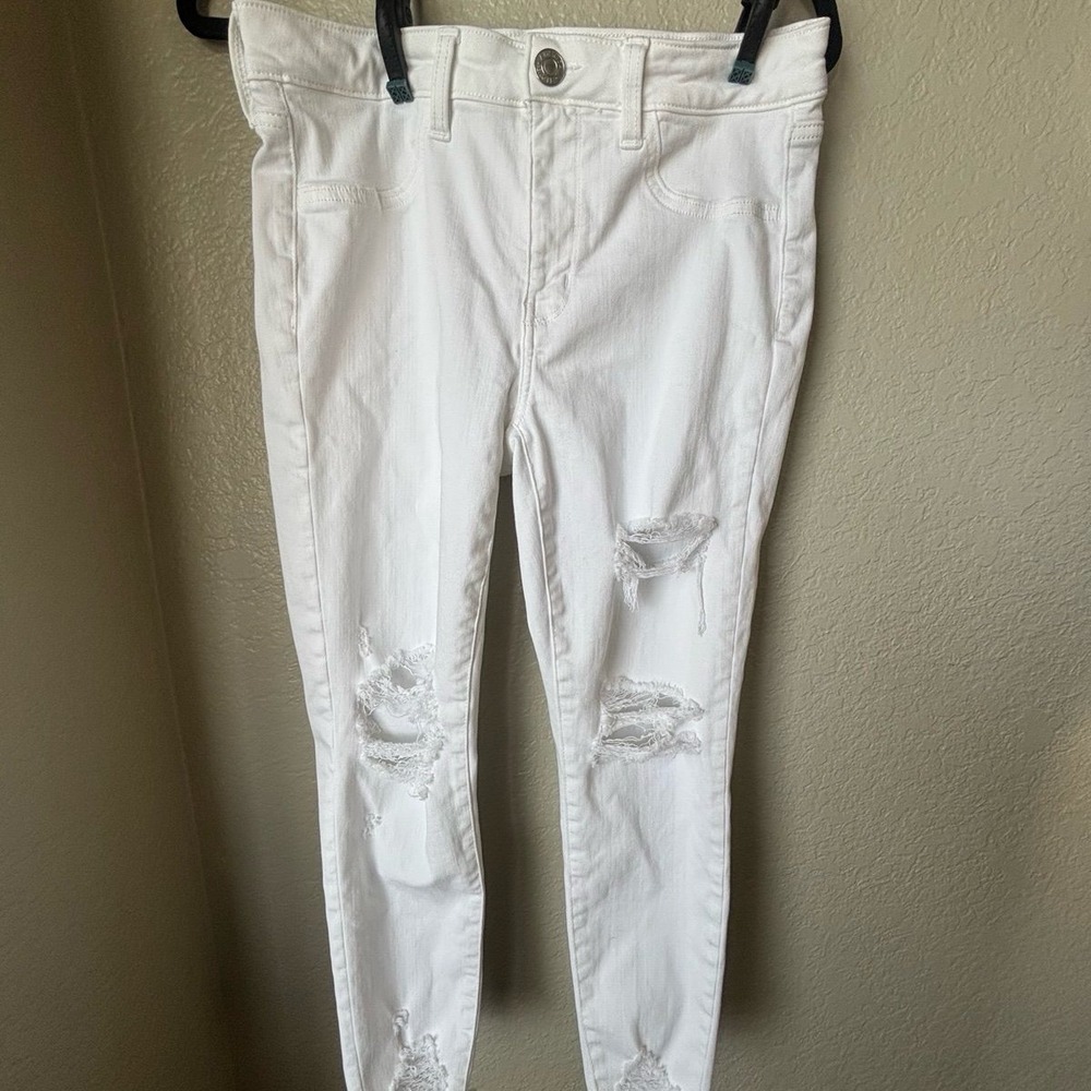 American Eagle White High Rise Size 8 X-Short Distressed Jegging